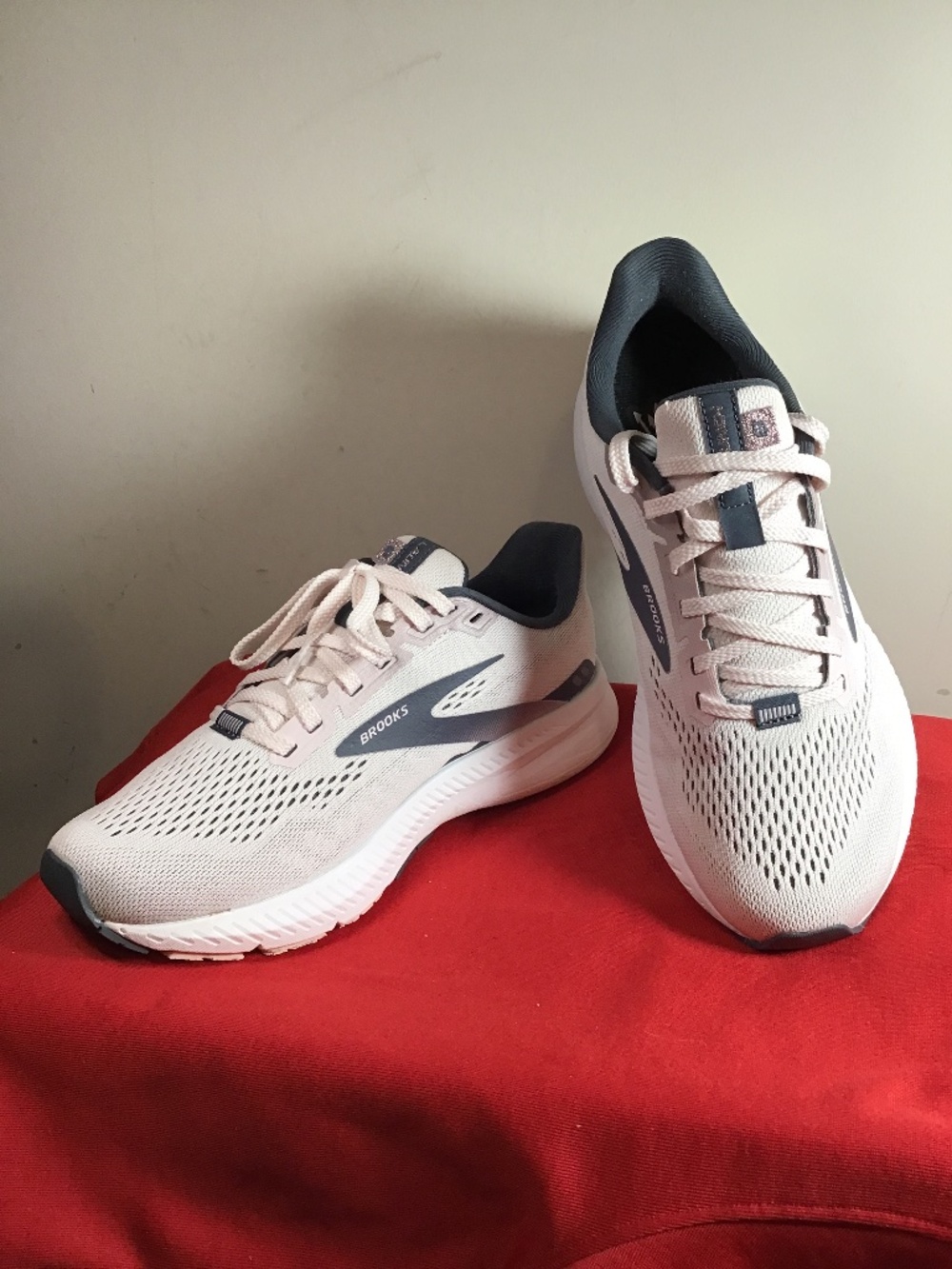 ❤️😍Brooks Launch 8, women’s size 6.5, super clean, see photos ❤️❤️😻
